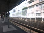 Series 223 als Rapid Service durchfährt aus Kobe/Sannomiya kommend den Bahnhof Motomachi in Richtung Osaka